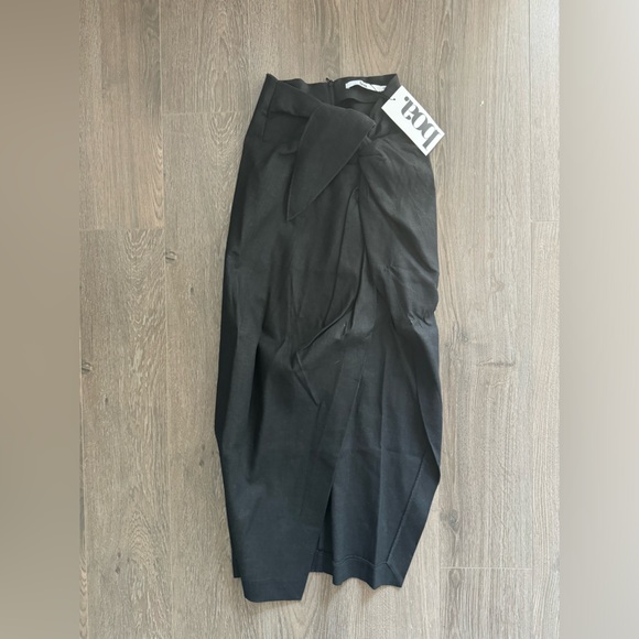 *SOLD OUT* Because of Alice Black linen Wrap Skirt - Picture 4 of 5